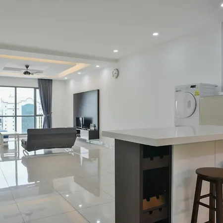 Damen Subang By Widebed Apartment Subang Jaya Exterior photo