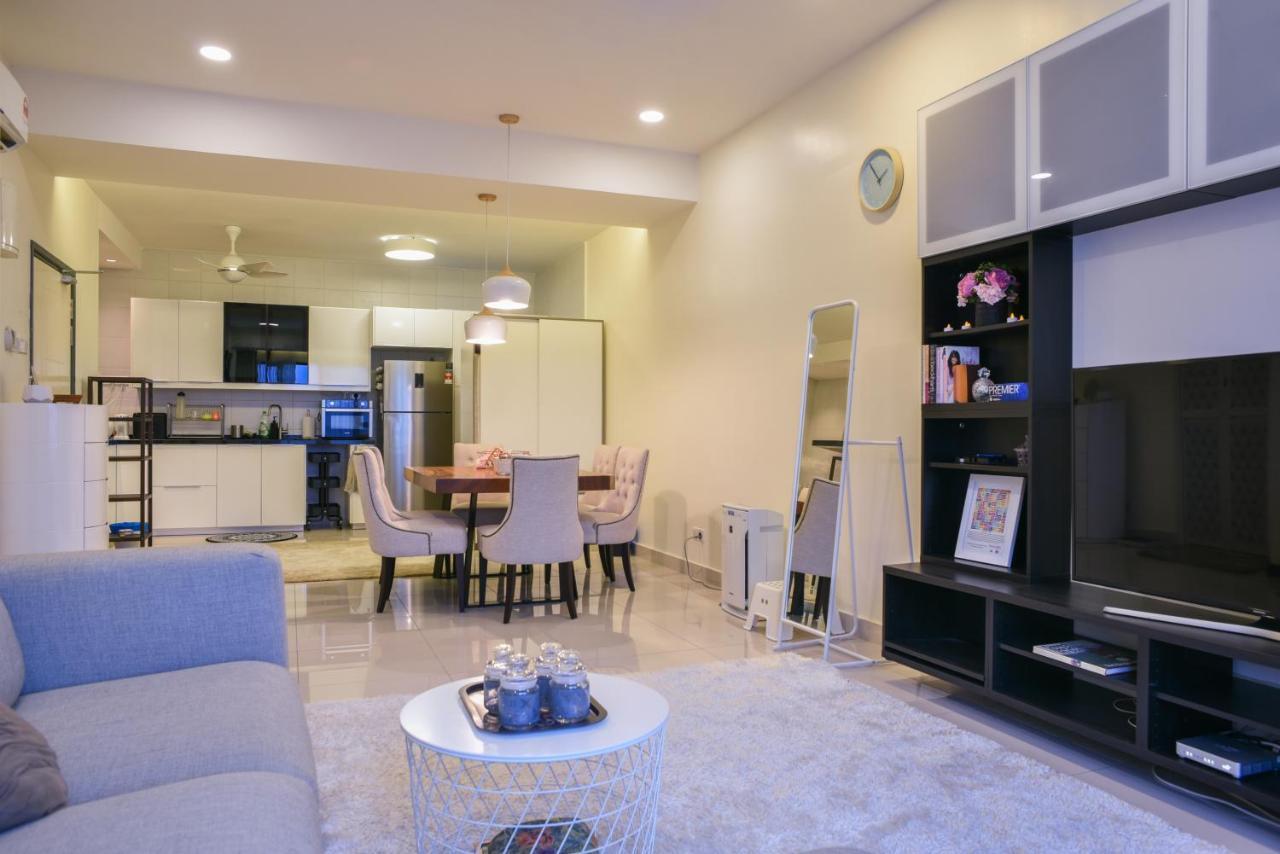 Damen Subang By Widebed Apartment *