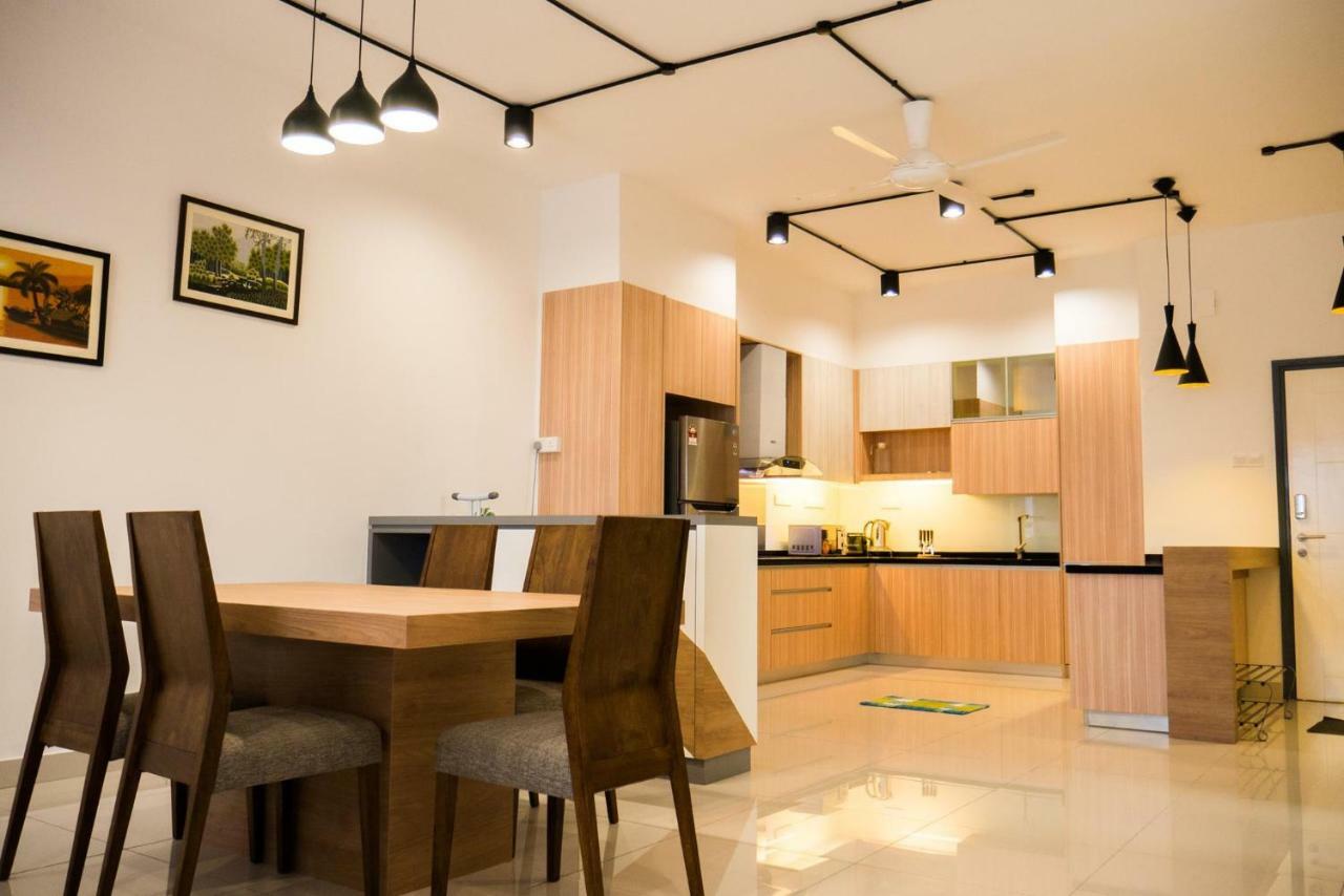Damen Subang By Widebed Apartment